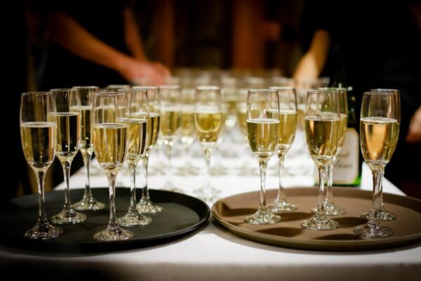 A tray with glasses of champagne.