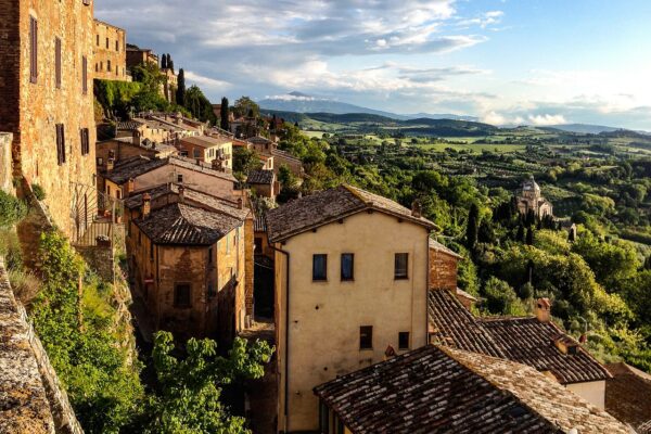 A photo of stone houses in Toscana, Italy.