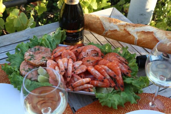 A photo of shrimps and wine, fish and wine pairing.